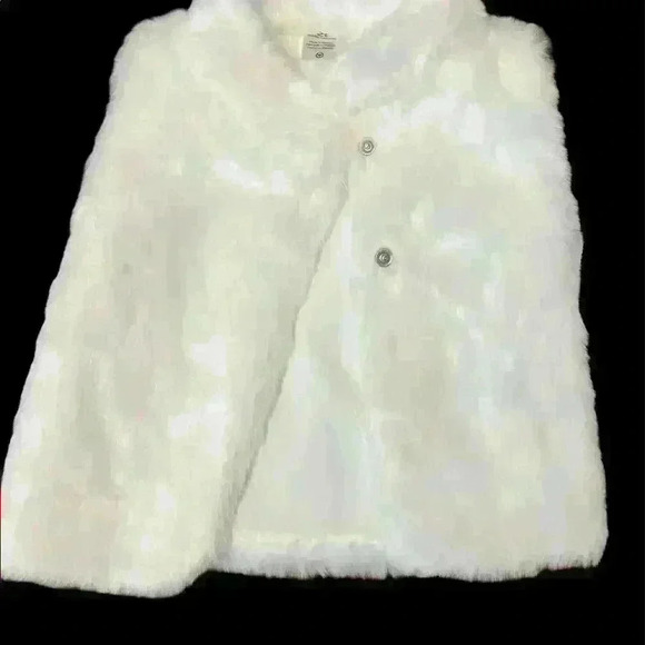 Carter’s White Faux Fur Vest 2T NWT - Picture 2 of 3
